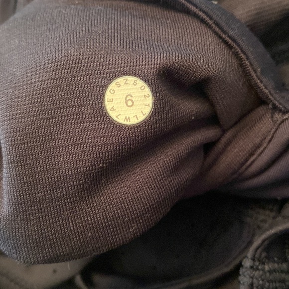 Lululemon Final Lap Short (2.5")
Midnight Navy size 6 shorts blue running - Picture 11 of 11